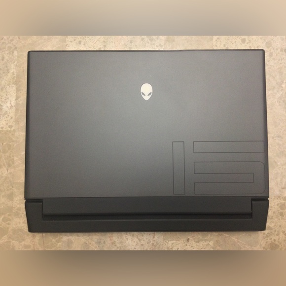 Alienware M15 R2 / GTX 1660 Ti / i5 9300H / 8GB RAM / 256GB SSD / Windows 11 Pro - Picture 3 of 10